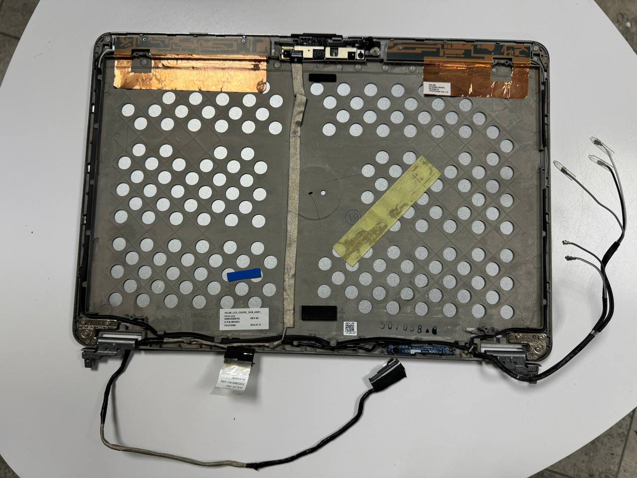 Верхня кришка матриці dell latitude e6440