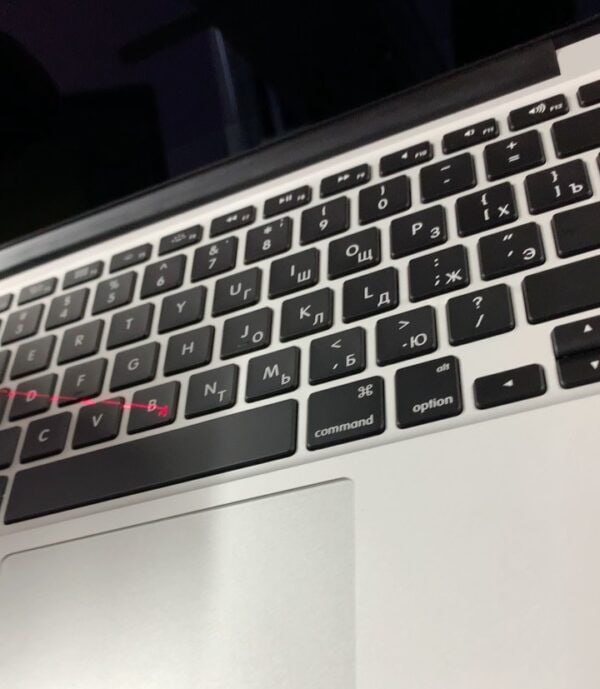 Гравіювання клавіатури ноутбука Macbook