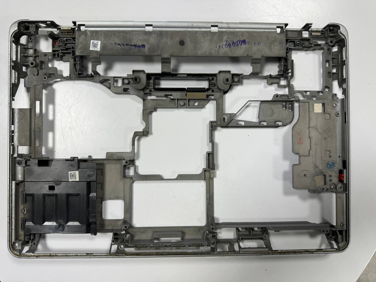 Корпус нижній dell e6440
