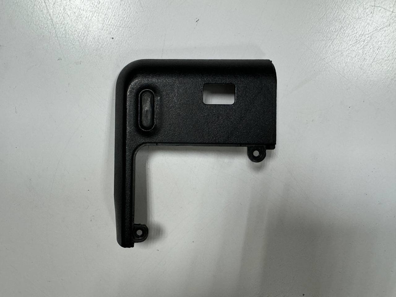Пластикова заглушка корпусу dell latitude e6440