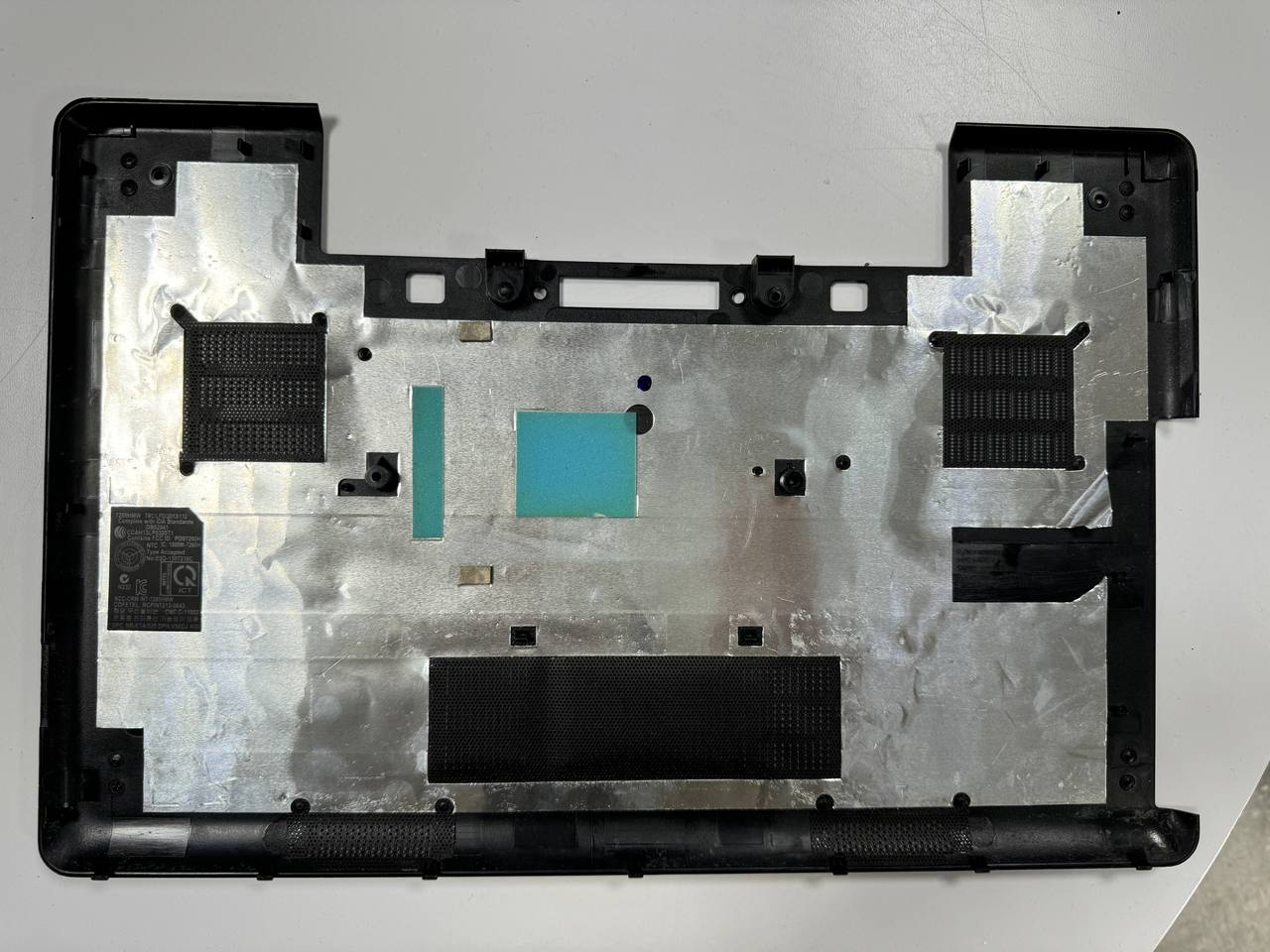 Сервісна кришка dell latitude e5540