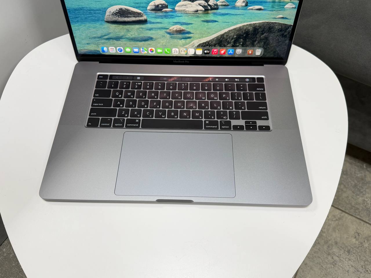 MacBook Pro 16 2019 TouchBar