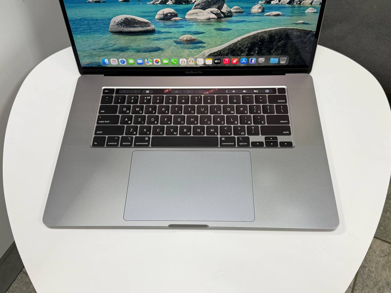 MacBook Pro 16 2019 TouchBar