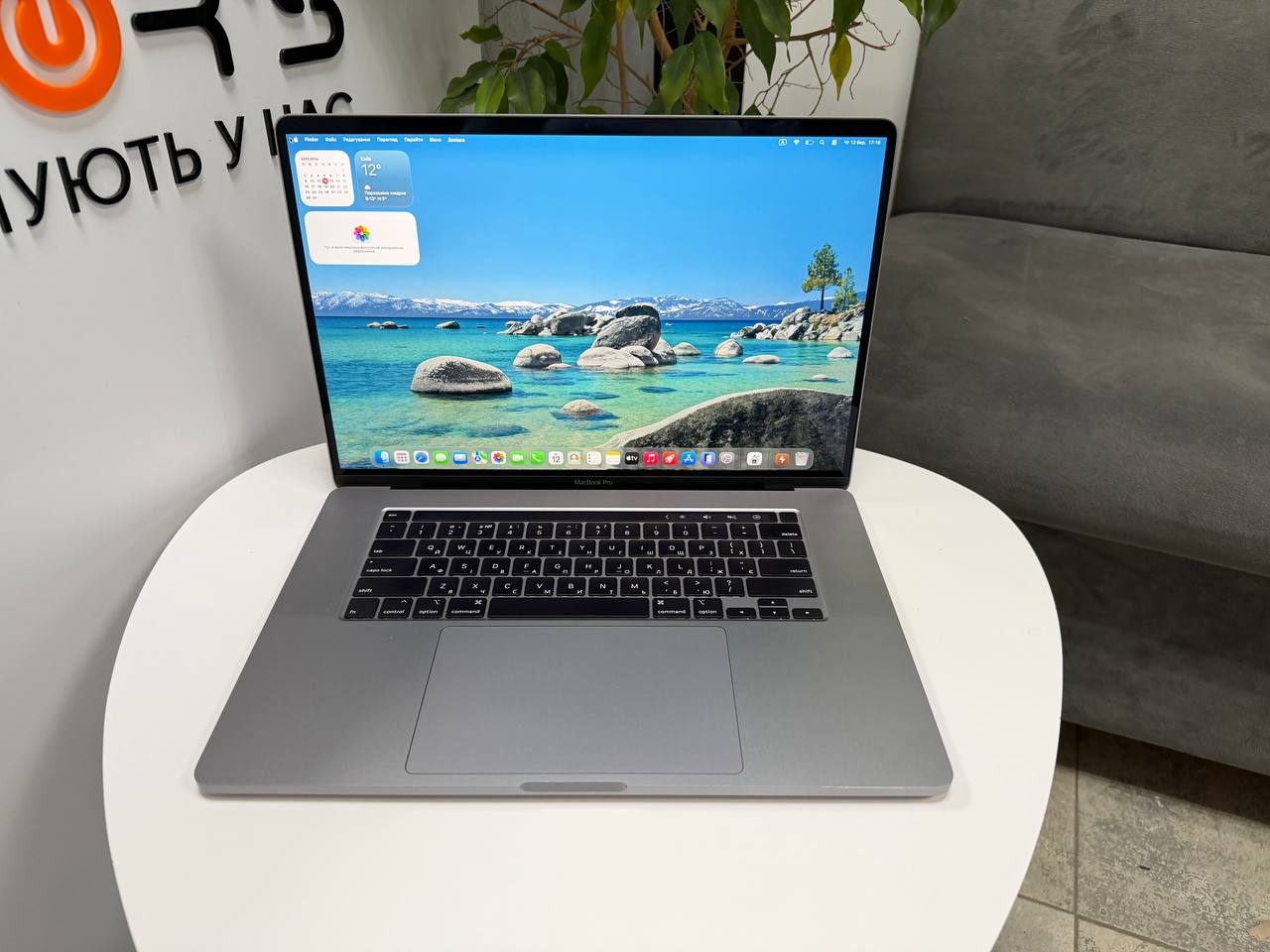 MacBook Pro 16 2019 Touch Bar
Space Gray