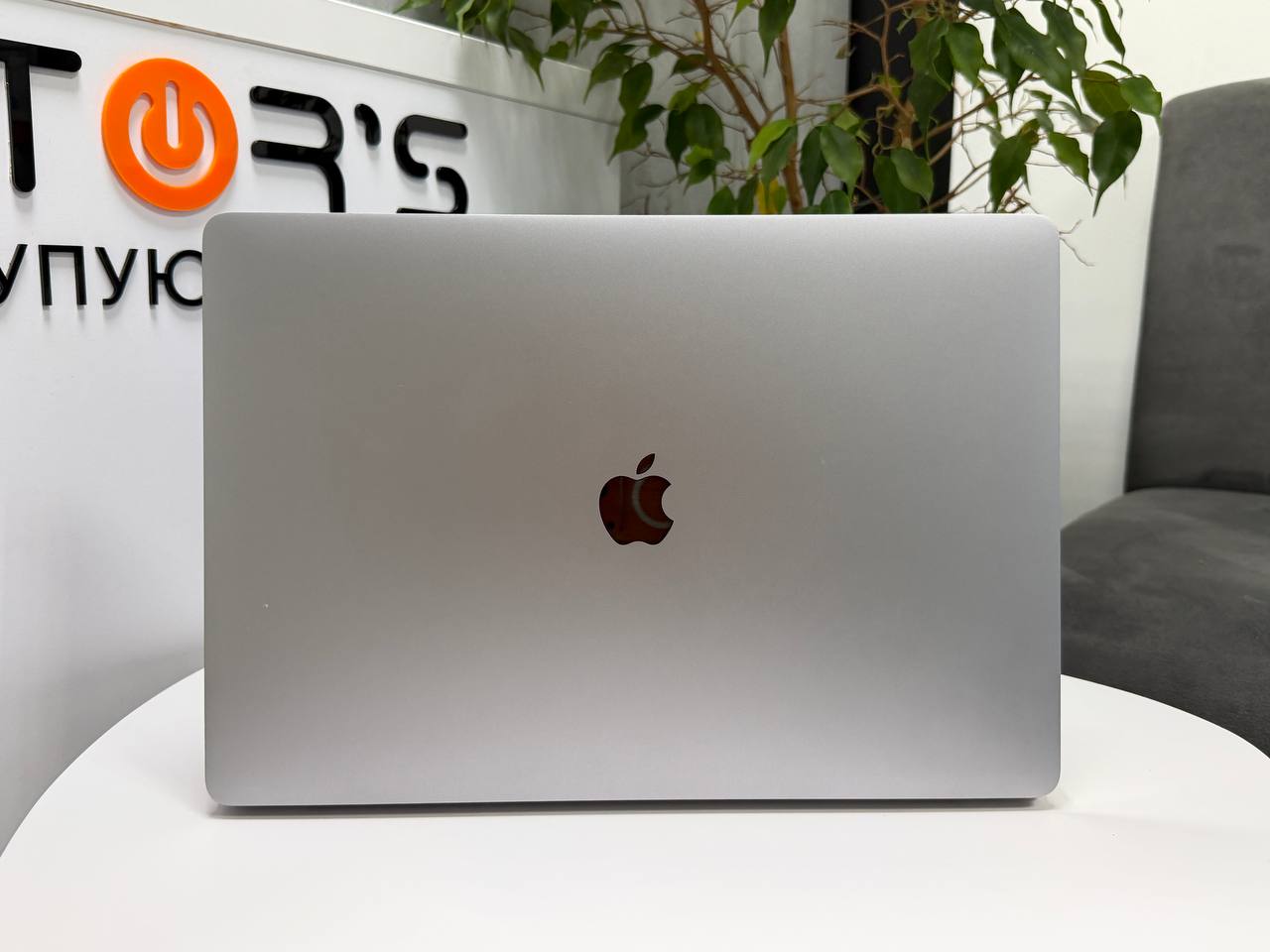 MacBook Pro 16 2019 Touch Bar
Space Gray