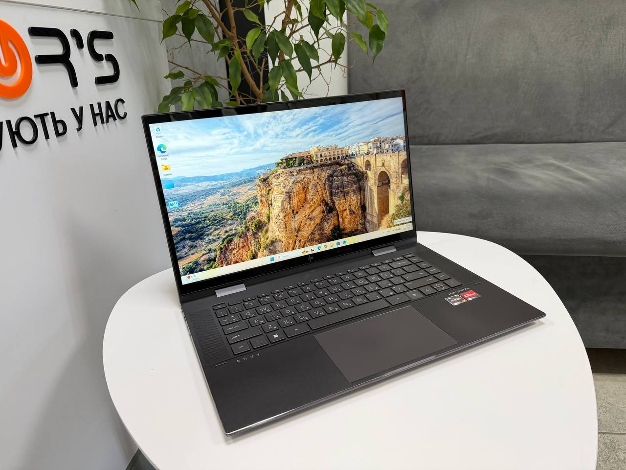 Сенсорний трансформер HP ENVY x360