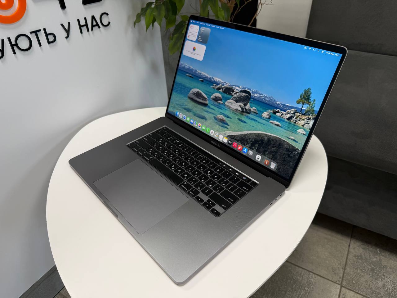 MacBook Pro 16 2019 TouchBar