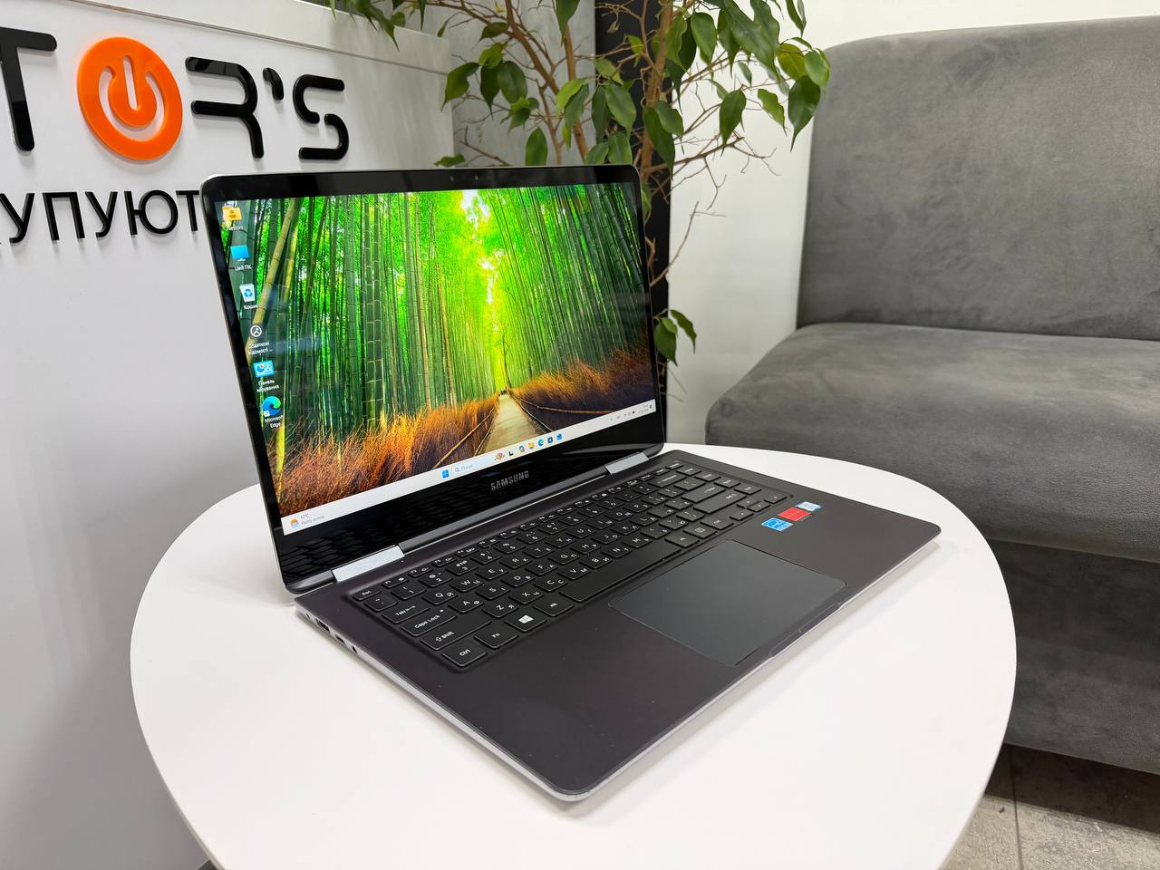 Сенсорний трансформер Samsung 940X5N із активним стилусом у комплекті