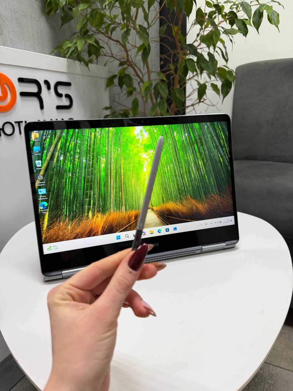 Сенсорний трансформер Samsung 940X5N із активним стилусом у комплекті