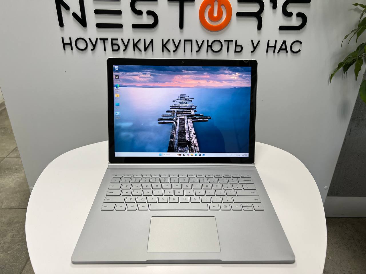 Сенсорний Microsoft Surface Book 3 зі зʼємним екраном