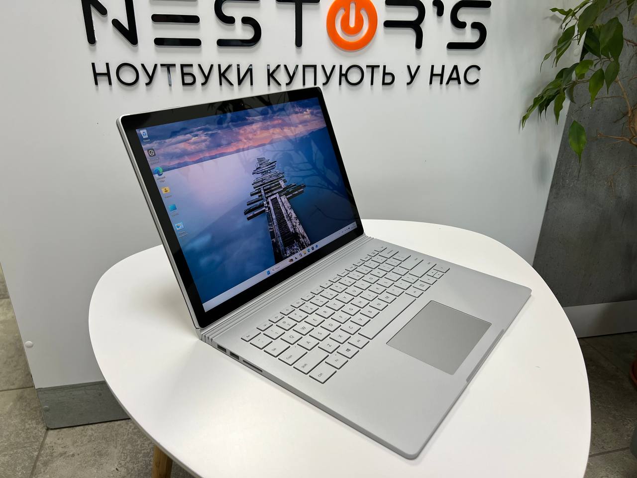 Сенсорний Microsoft Surface Book 3 зі зʼємним екраном