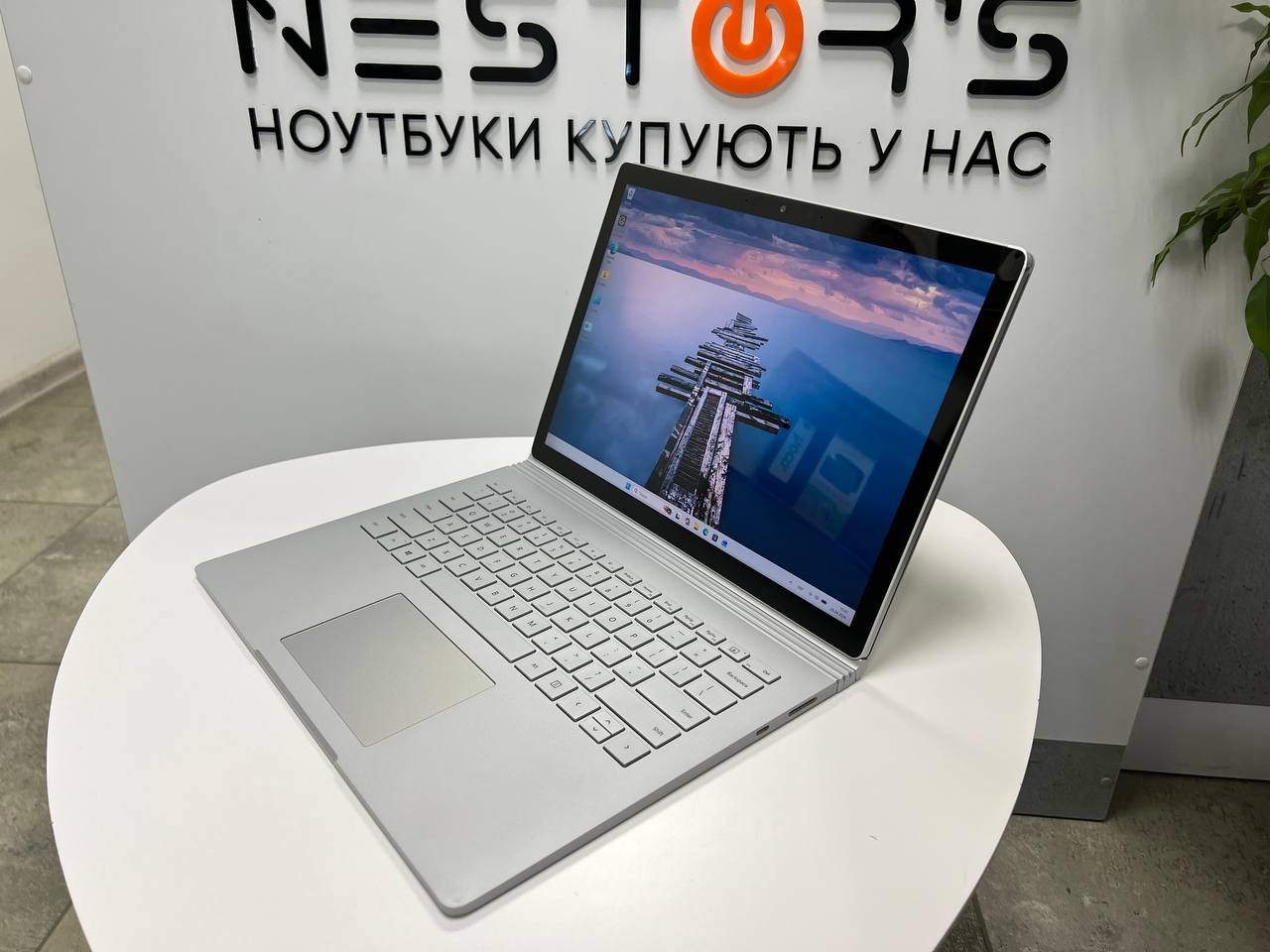 Сенсорний Microsoft Surface Book 3 зі зʼємним екраном