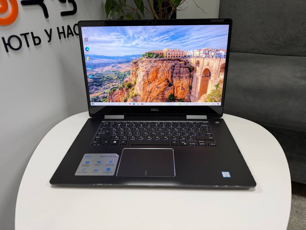 Сенсорний трансформер Dell Inspiron 7573