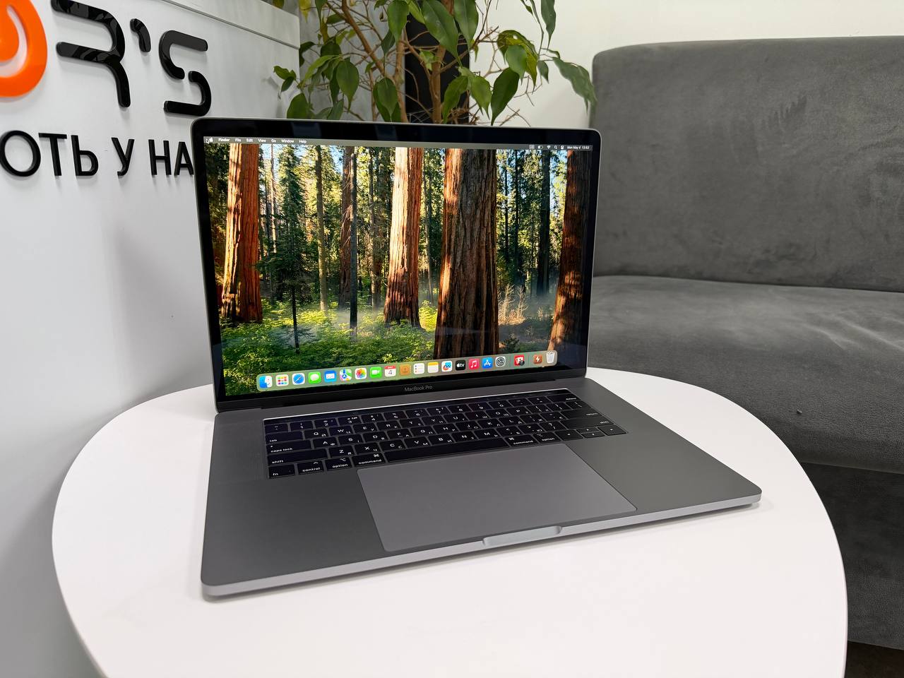MacBook Pro 15 2019 TouchBar