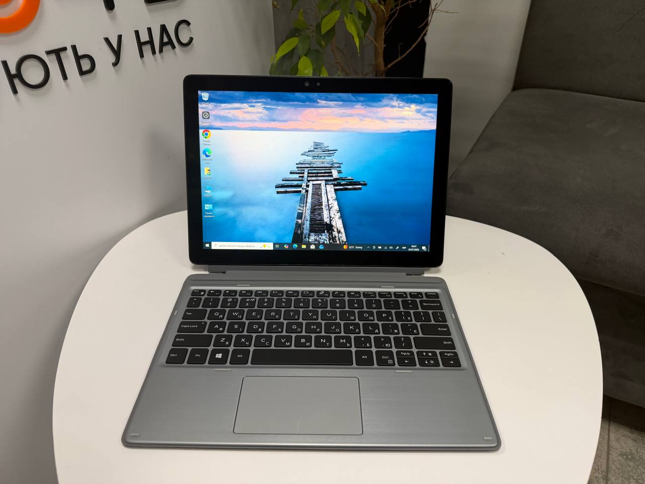 Сенсорний Dell Latitude 7200 зі зʼємною клавіатурою