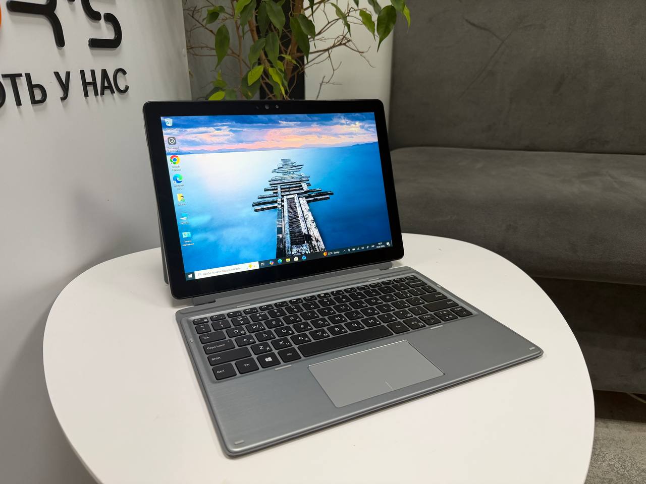 Сенсорний Dell Latitude 7200 зі зʼємною клавіатурою