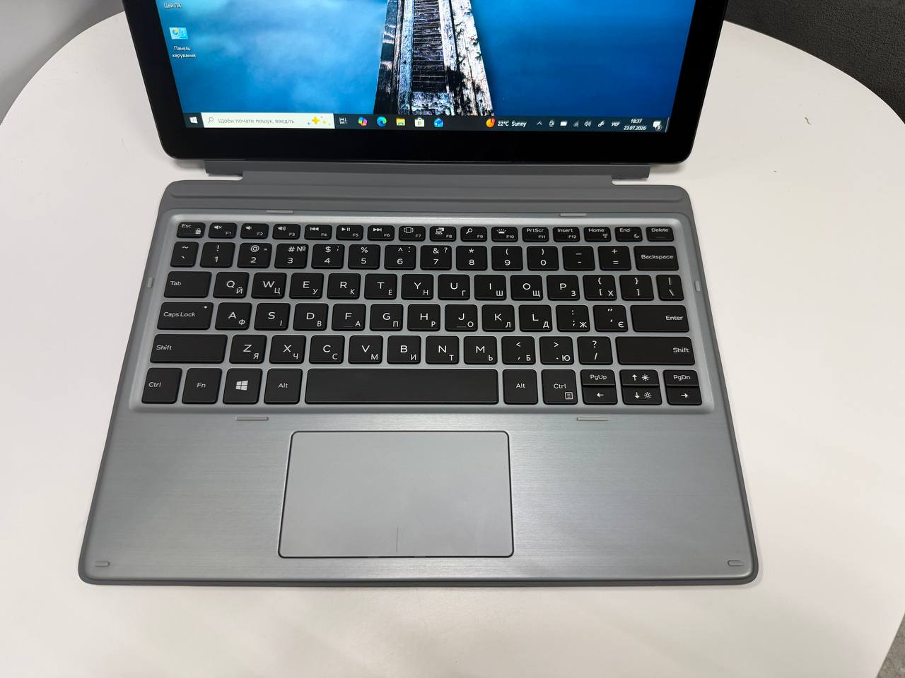Сенсорний Dell Latitude 7200 зі зʼємною клавіатурою