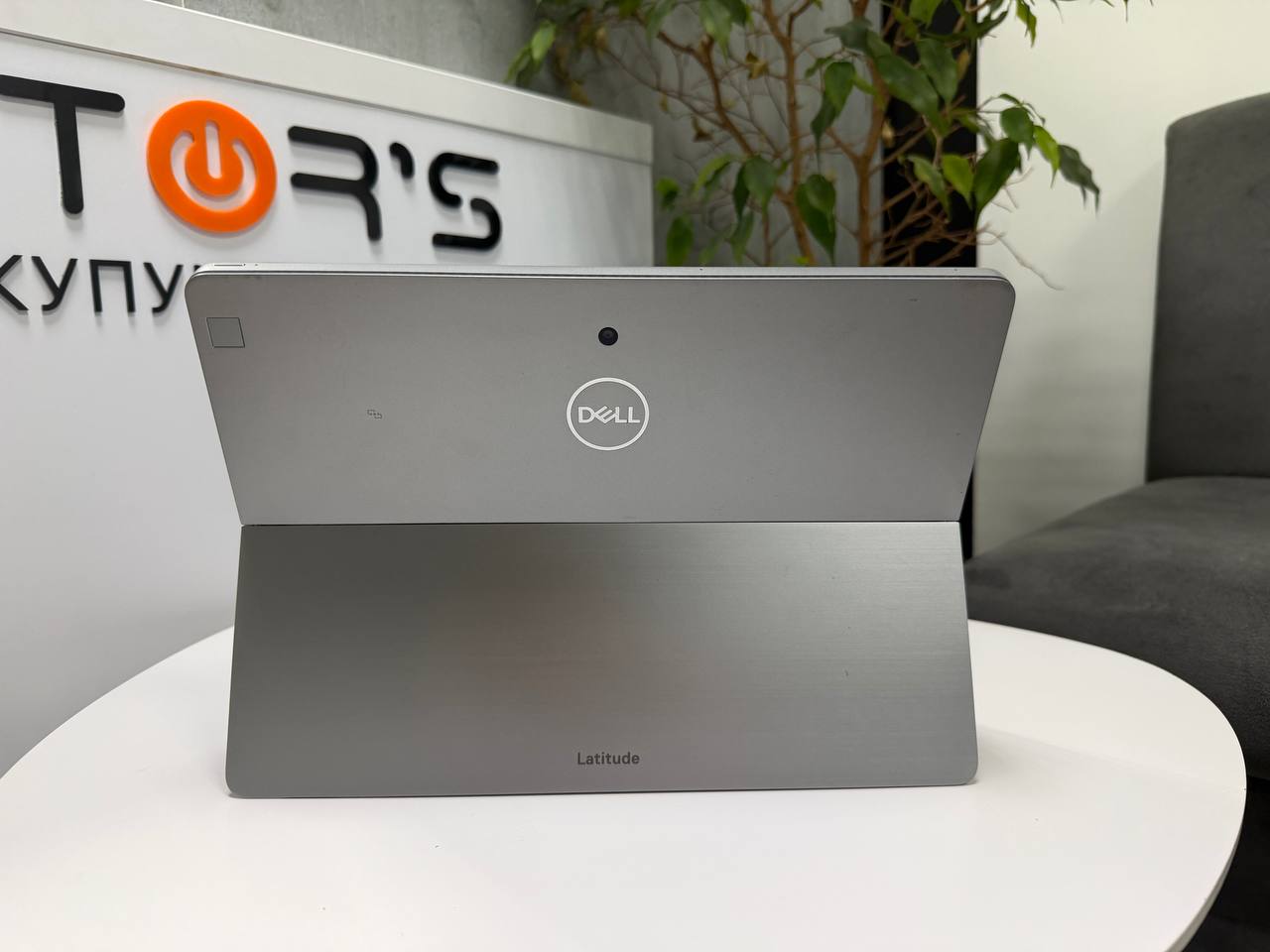 Сенсорний Dell Latitude 7200 зі зʼємною клавіатурою