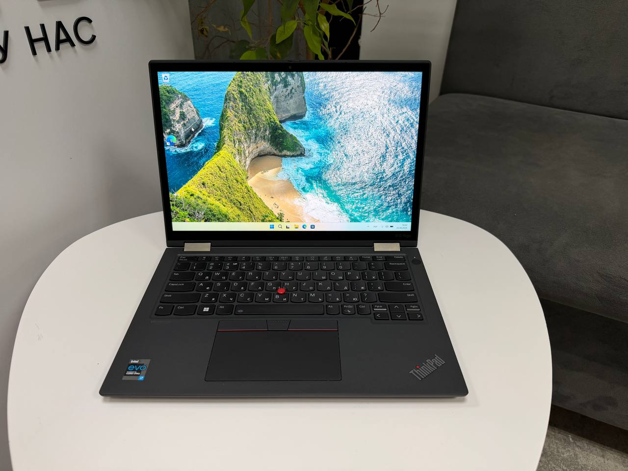 Сенсорний трансформер
Lenovo ThinkPad X13 Yoga Gen 2 із стилусом