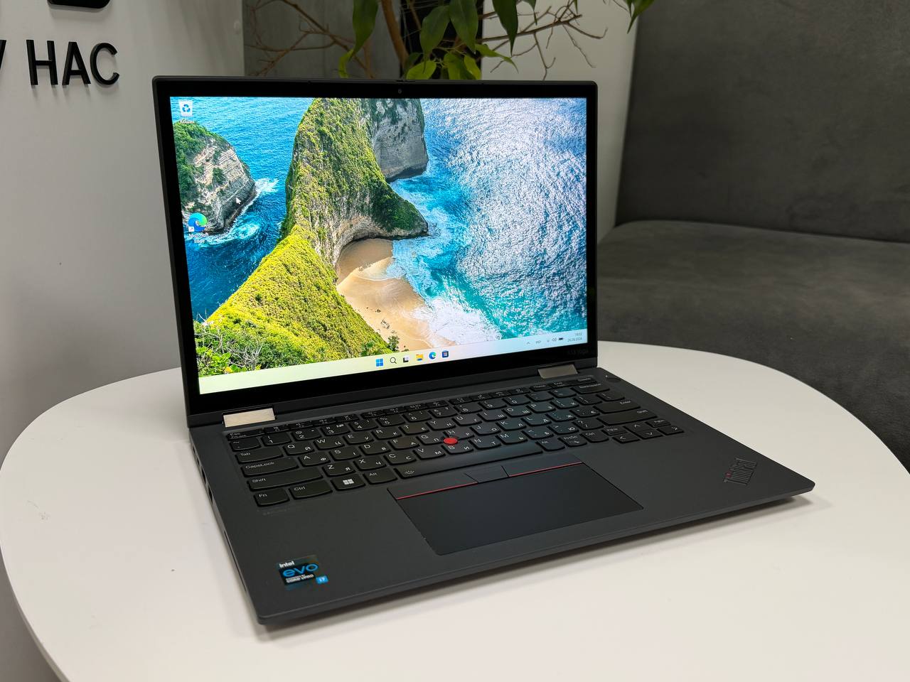 Сенсорний трансформер
Lenovo ThinkPad X13 Yoga Gen 2 із стилусом