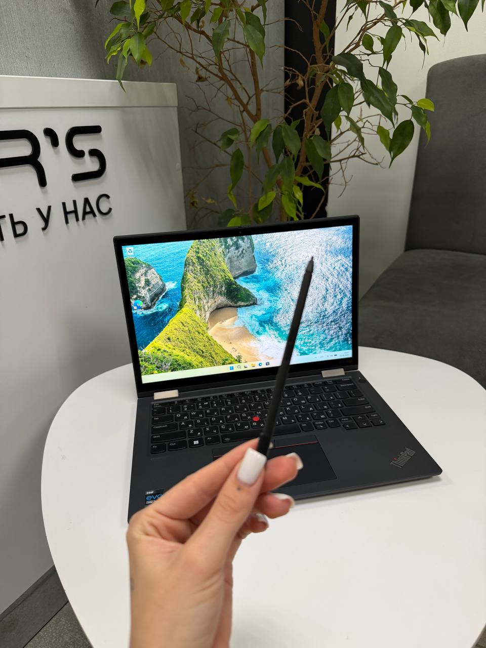 Сенсорний трансформер
Lenovo ThinkPad X13 Yoga Gen 2 із стилусом