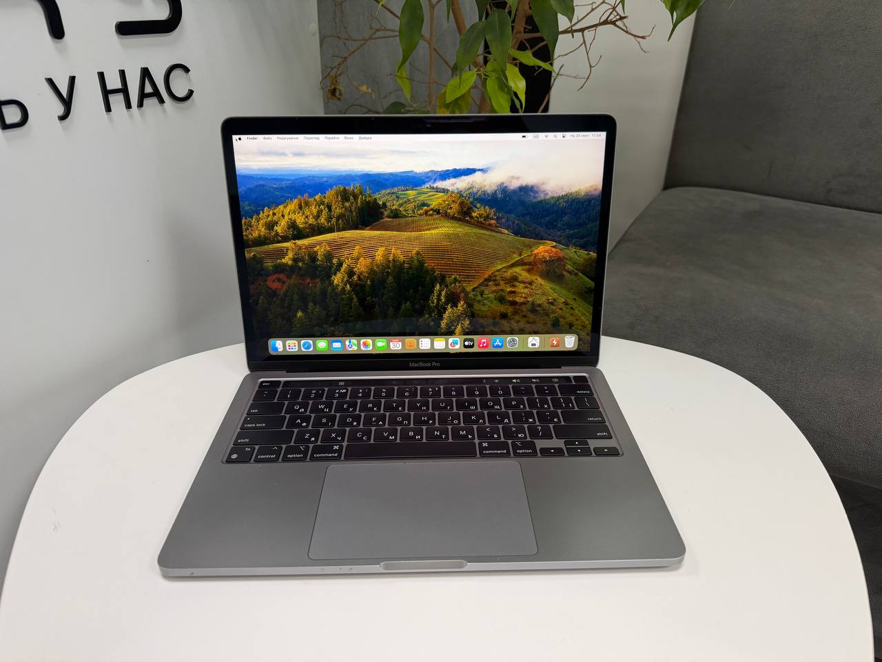 MacBook Pro 13 2020 M1 
TouchBar