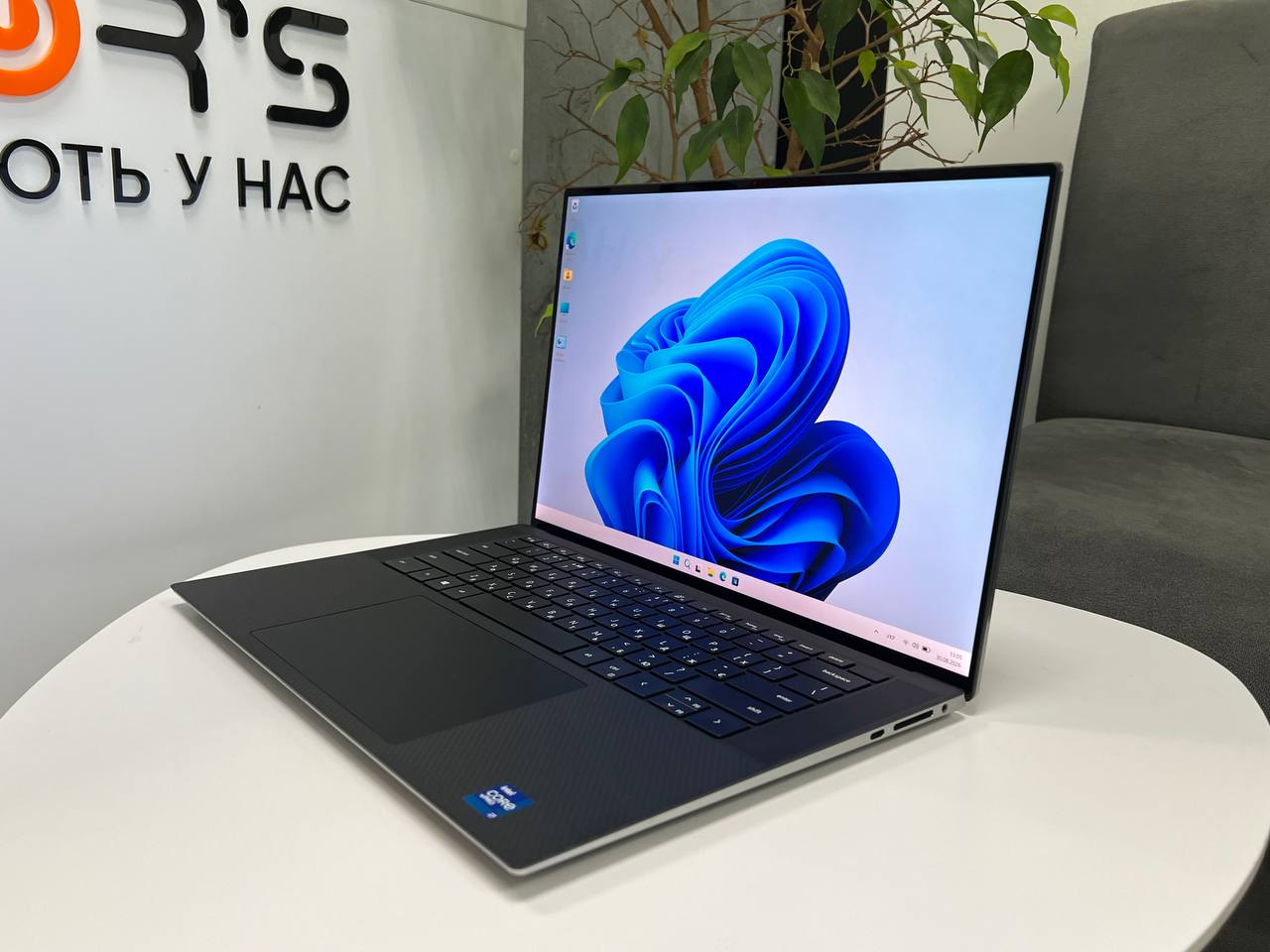Сенсорний Dell Precision 5560