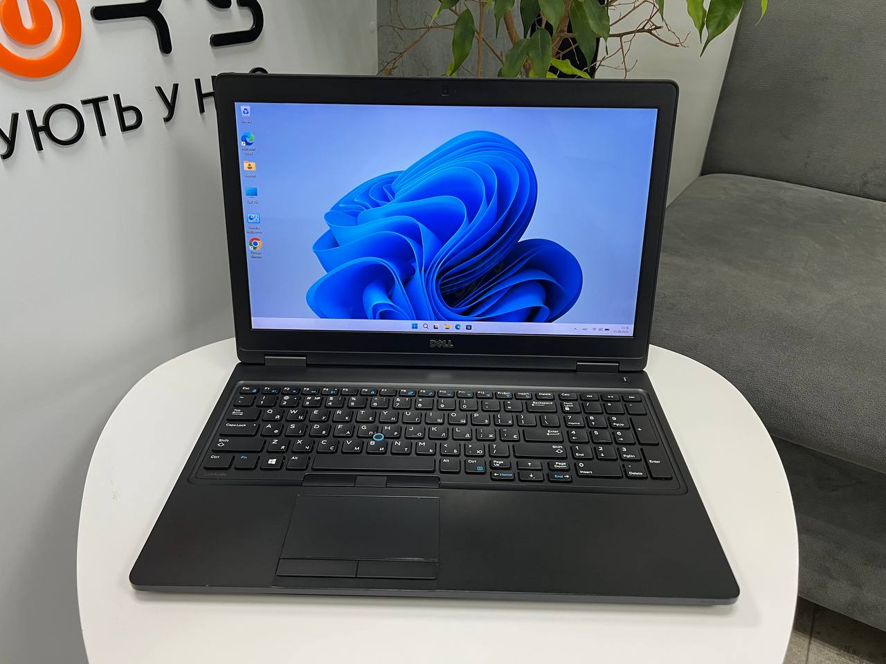 Сенсорний Dell Latitude 5590