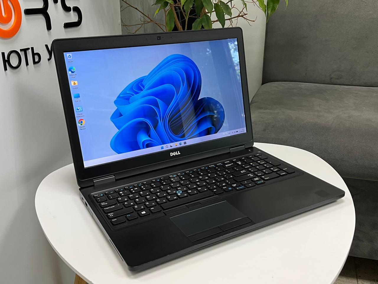 Сенсорний Dell Latitude 5590