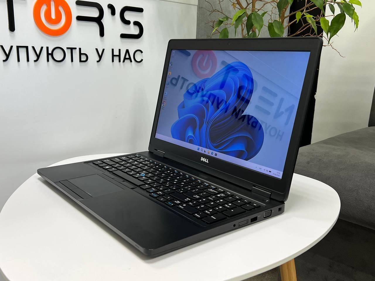 Сенсорний Dell Latitude 5590